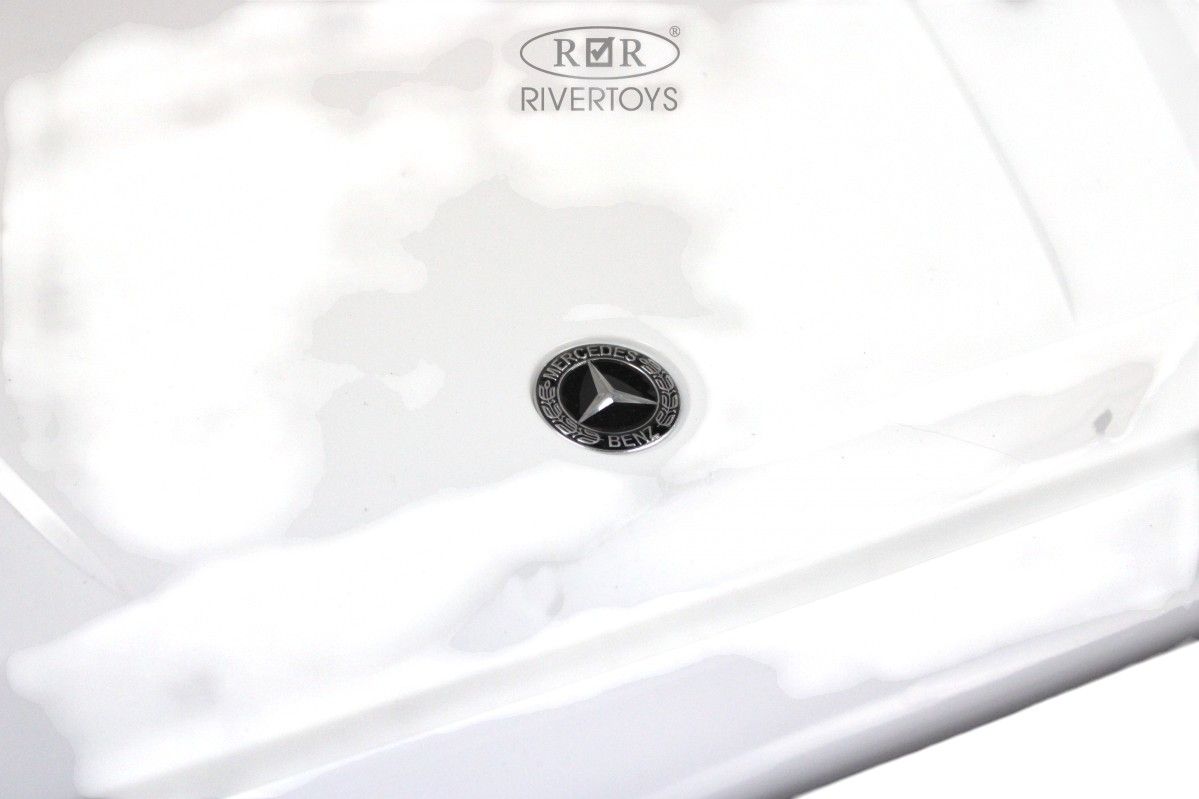 Детский электромобиль RiverToys Mercedes-Benz G63 4WD (Mercedes-AMG-G63-4WD-K999KK-WHITE) белый