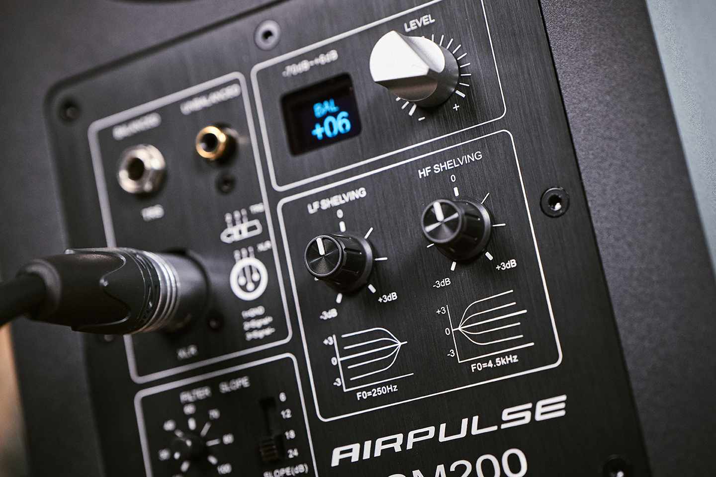 Студийный монитор AIRPULSE SM200