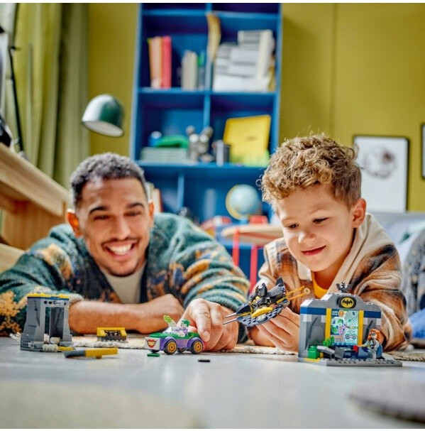 (EU) Конструктор LEGO DC Пещера летучих мышей с Бэтменом, Бэтгерл и Джокером (76272)