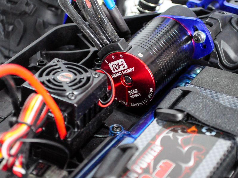 Радиоуправляемая трагги Remo Hobby EVO-R Brushless (зеленая) 4WD 2.4G 1/8 RTR (E666-003)