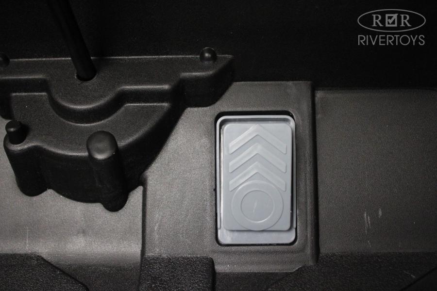 Детский электромобиль RiverToys C444CC жёлтый