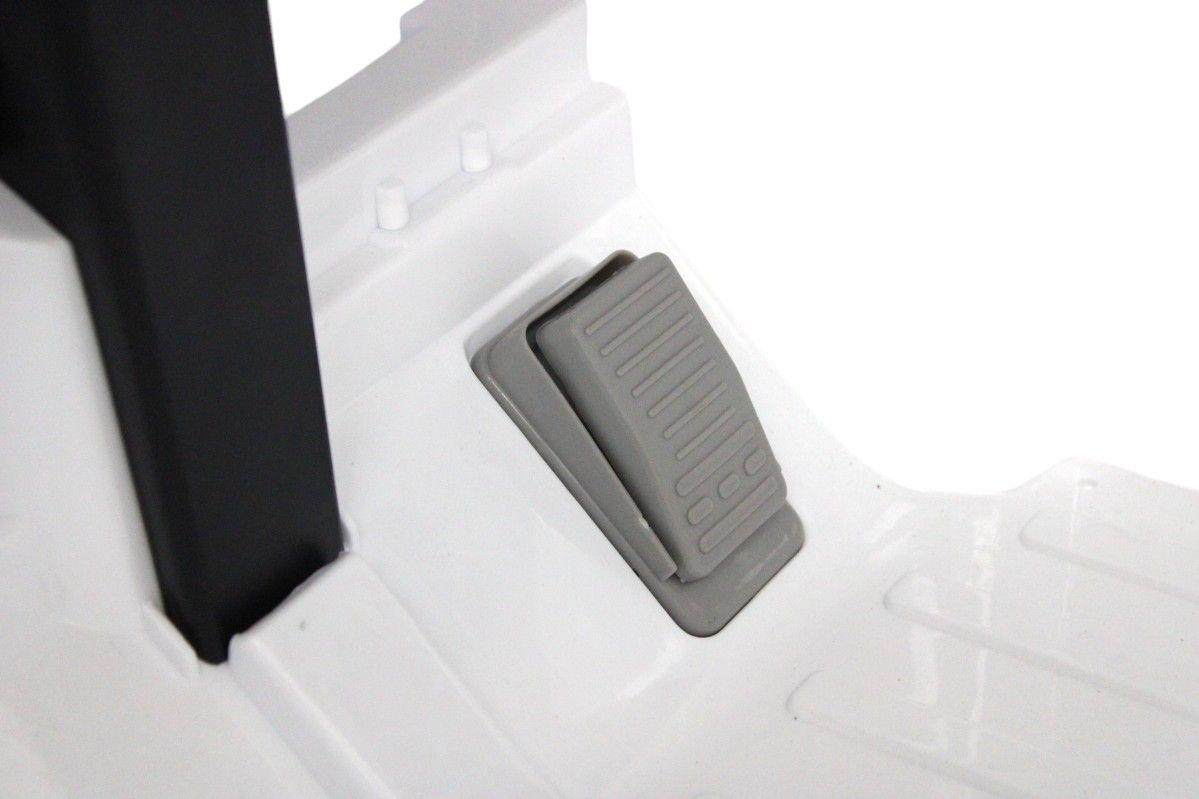 Детский электромобиль RiverToys Mercedes-Benz G63 4WD (Mercedes-AMG-G63-4WD-K999KK-WHITE) белый