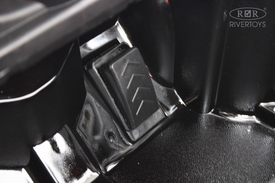 Детский электромобиль RiverToys F333FF черный глянец