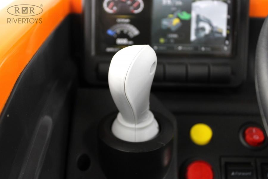 Детский электромобиль RiverToys трактор Volvo (Y444YY) оранжевый