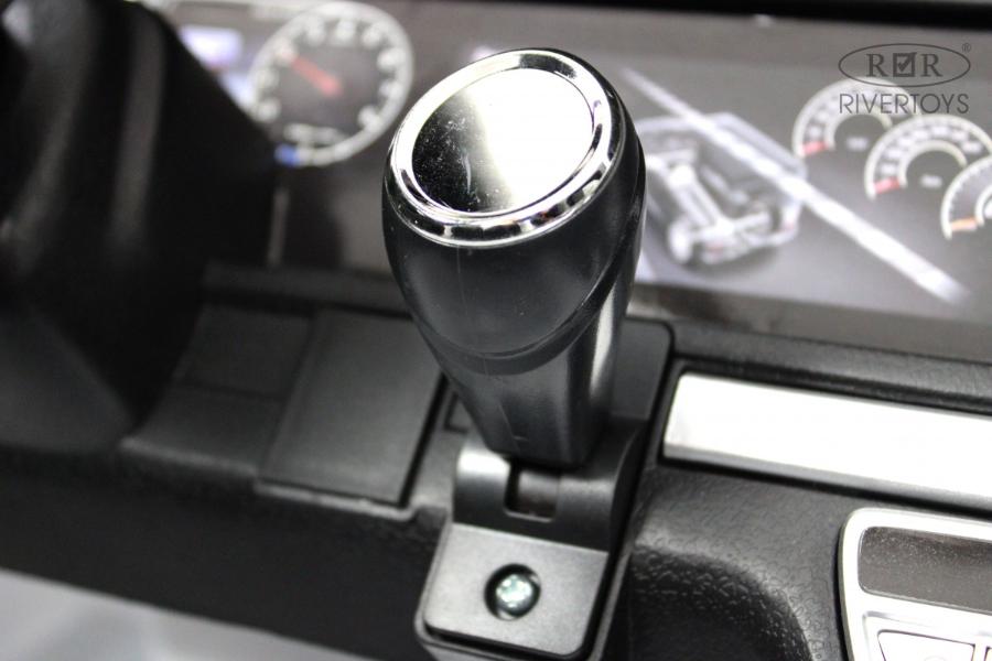 Детский электромобиль RiverToys Mercedes-AMG G63 4WD (S307) белый