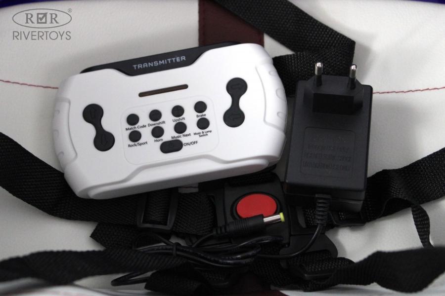 Детский электромобиль RiverToys М444БХ черный глянец