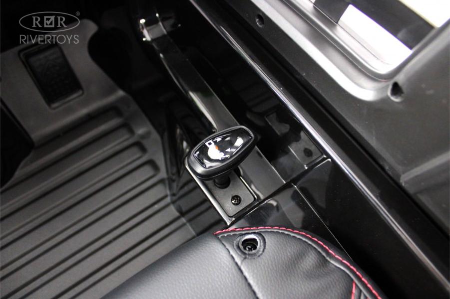 Детский электромобиль RiverToys Mercedes-Benz Axor с прицепом (H777HH) зеленый