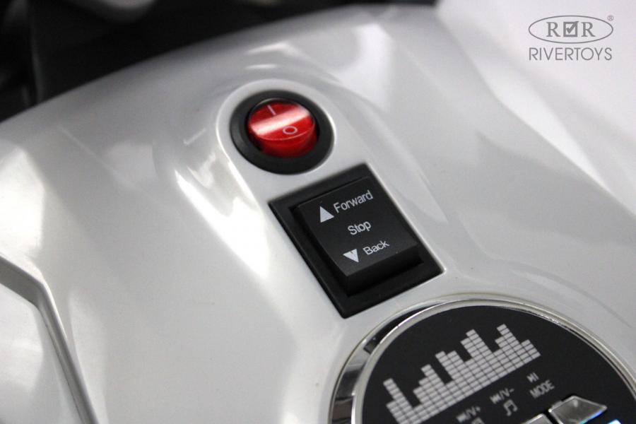 Детский электротрицикл RiverToys Z333ZZ белый