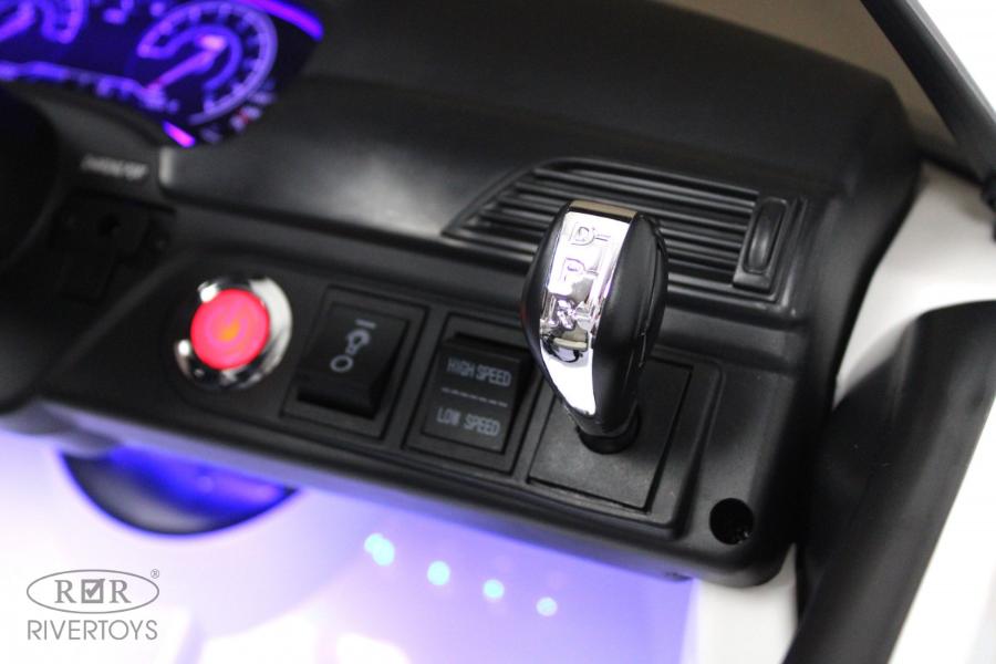 Детский электромобиль RiverToys BMW M5 Competition (A555MP) белый