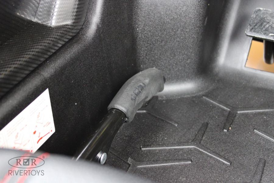 Детский электромобиль RiverToys Lamborghini Aventador SV (M777MM) желтый