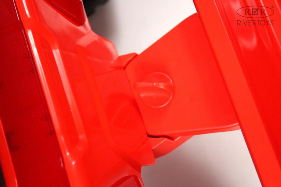 Детский электромобиль RiverToys трактор-погрузчик T333TT красный