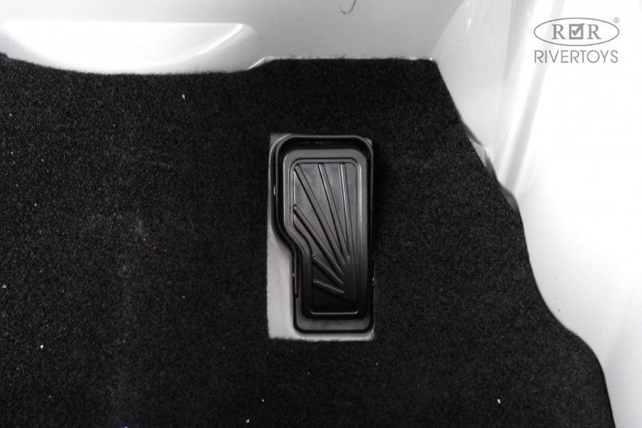 Детский электромобиль RiverToys Lexus 570 (E555EE) серый