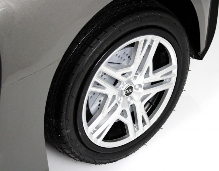 Детский электромобиль RiverToys AUDI R8 (M333MM) серый