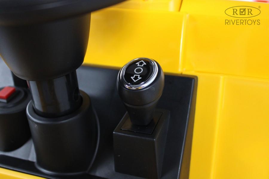 Детский электромобиль RiverToys G002GG желтый