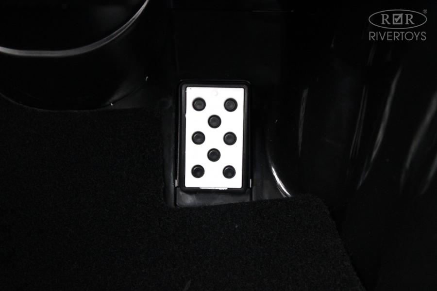 Детский электромобиль RiverToys Mercedes-Benz G500 (E333EE) черный