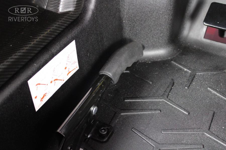 Детский электромобиль RiverToys Lamborghini Aventador SV (M777MM) розовый