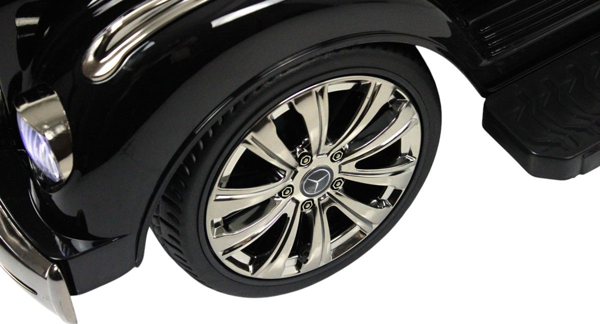 Детский толокар RiverToys Mercedes-AMG 300S (G300GG-D-BLACK-GLANEC) черный глянец