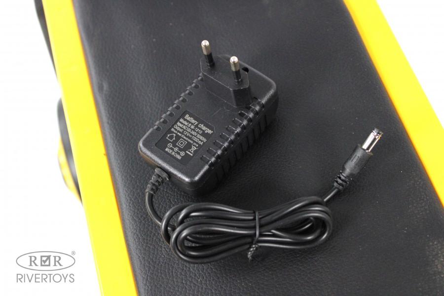 Детский электромобиль RiverToys K008AM красный