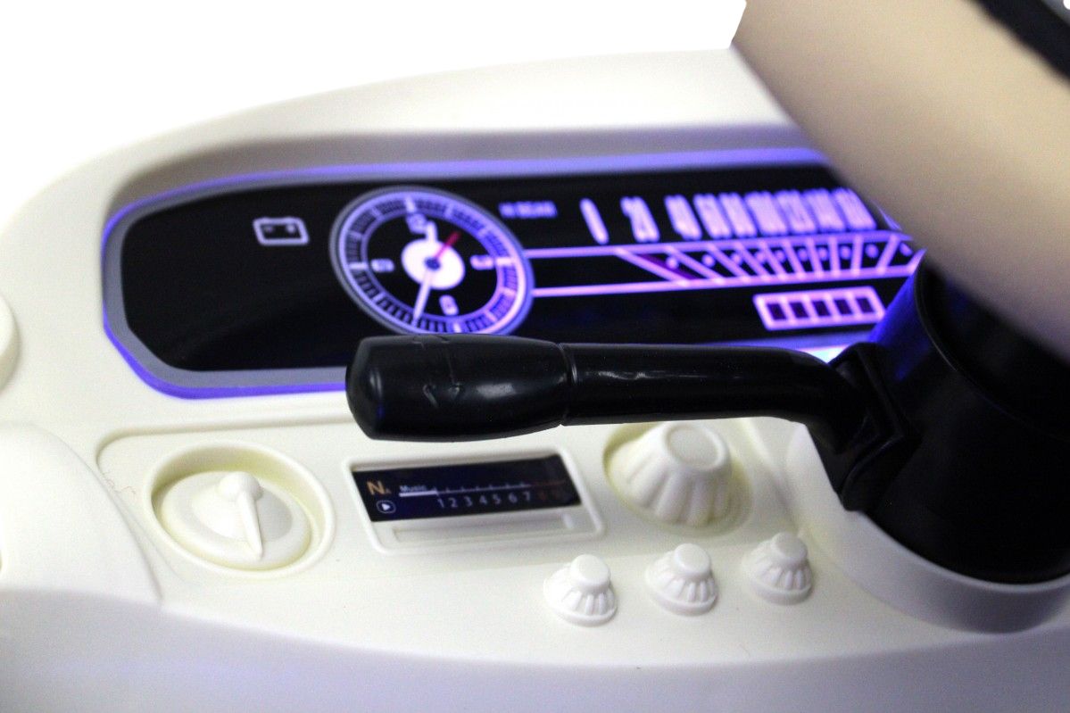 Детский электромобиль RiverToys Rolls-Royce (E444EE) черный глянец