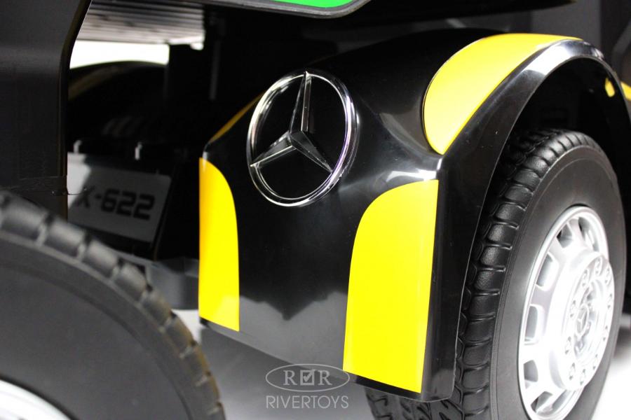 Детский электромобиль RiverToys Mercedes-Benz Axor с прицепом (H777HH) желтый