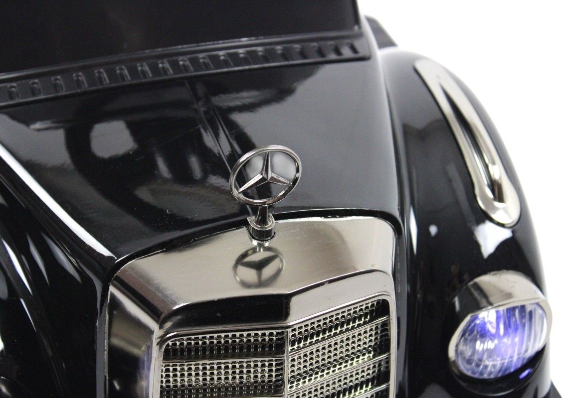 Детский толокар RiverToys Mercedes-AMG 300S (G300GG-D-BLACK-GLANEC) черный глянец