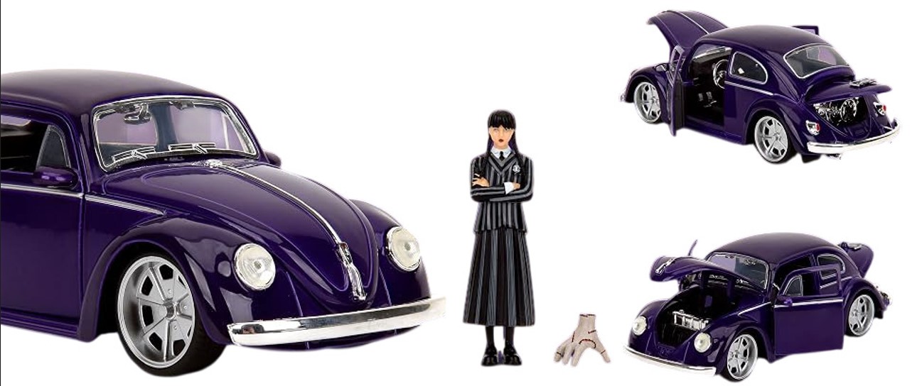 Модель автомобиля Jada 1:24 Wednesday Volkswagen Beetle w/Figure