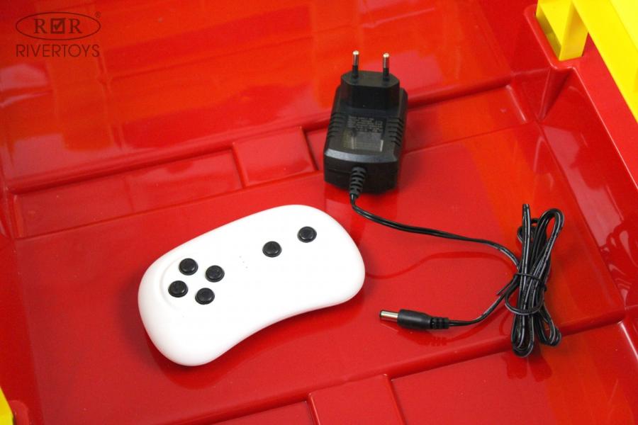 Детский электромобиль RiverToys O555OO красный