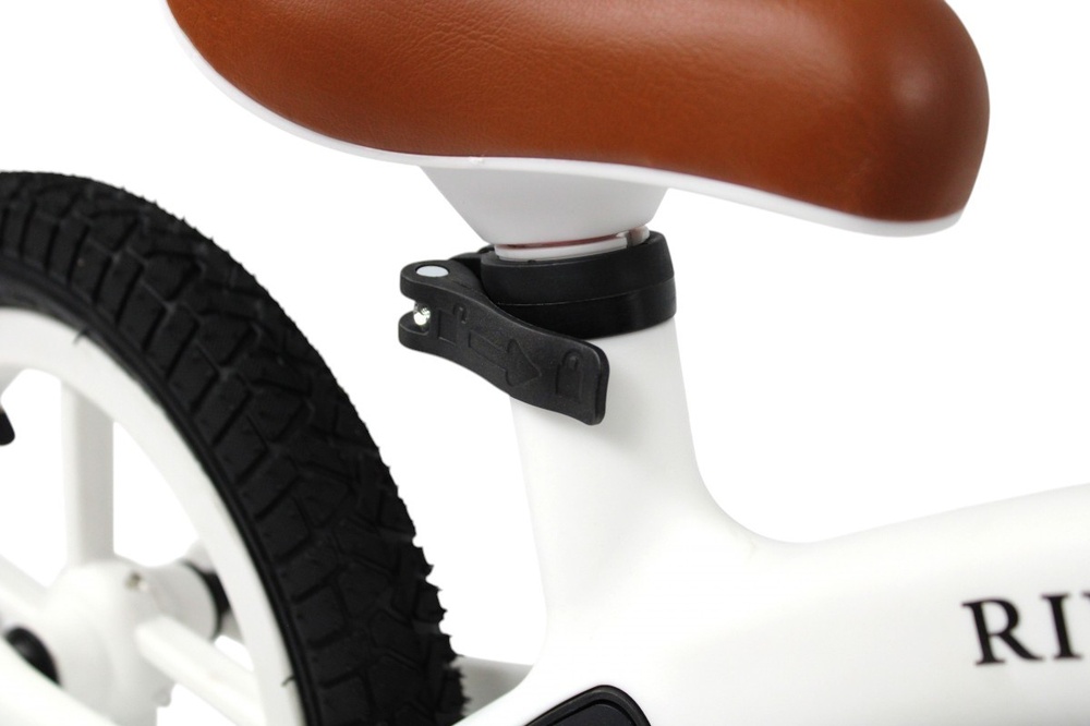 Детский беговел RiverToys (HB-001) (белый)