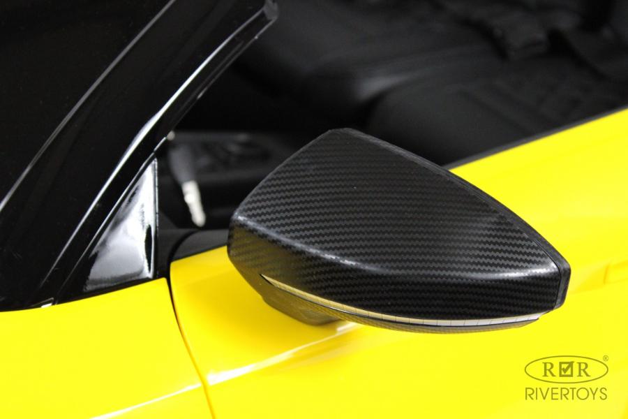 Детский электромобиль RiverToys AUDI R8 (M333MM) желтый