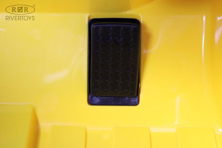 Детский электромобиль RiverToys Mercedes-Benz G63 (T999TT) желтый