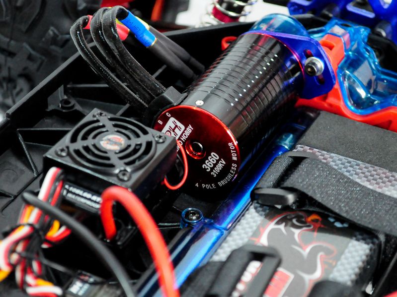 Радиоуправляемая трагги Remo Hobby EVO-R Brushless (зеленая) 4WD 2.4G 1/8 RTR (E666-003)