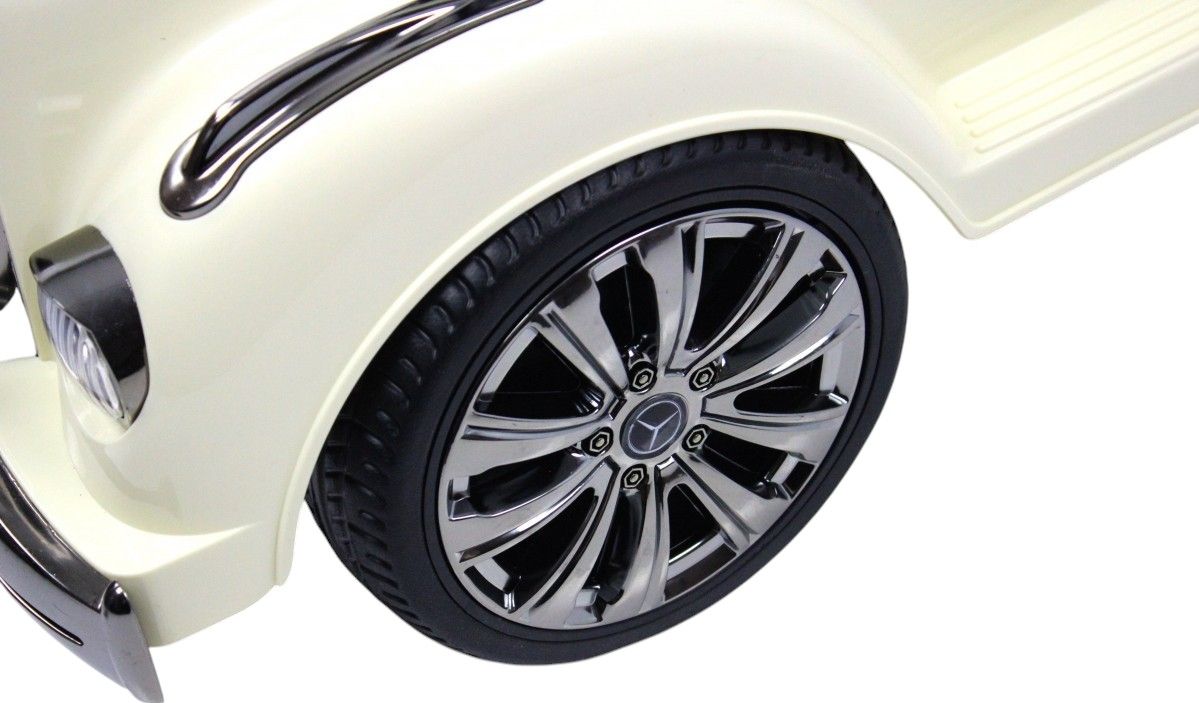 Детский толокар RiverToys Mercedes-AMG 300S (G300GG-WHITE) белый