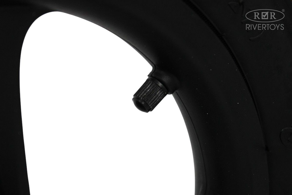 Детский беговел RiverToys (М002БХ-BLACK) черный