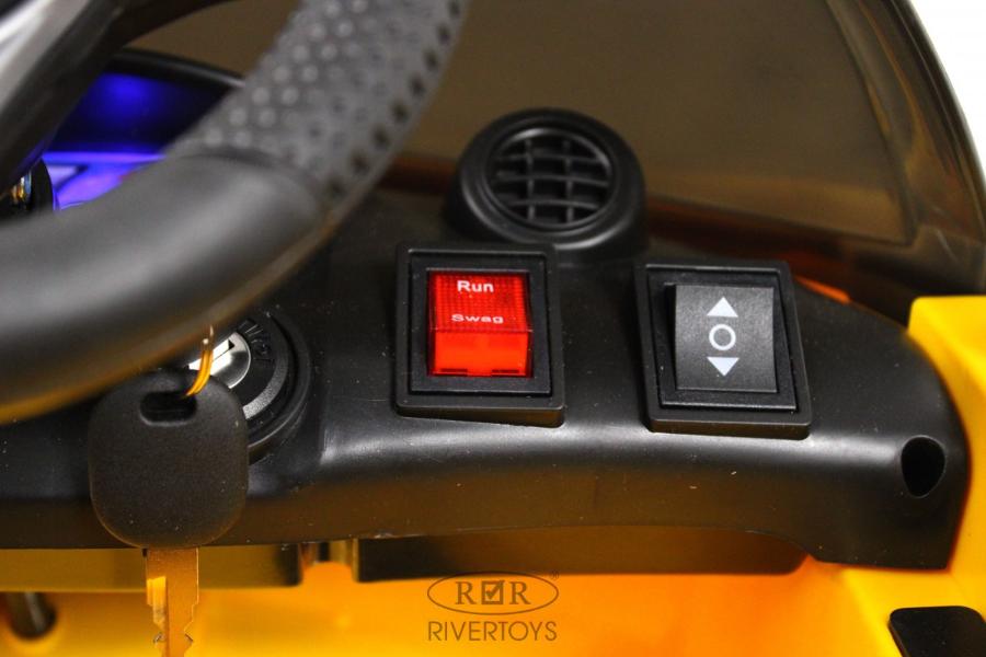 Детский электромобиль RiverToys Mercedes-Benz AMG GT X777XX желтый