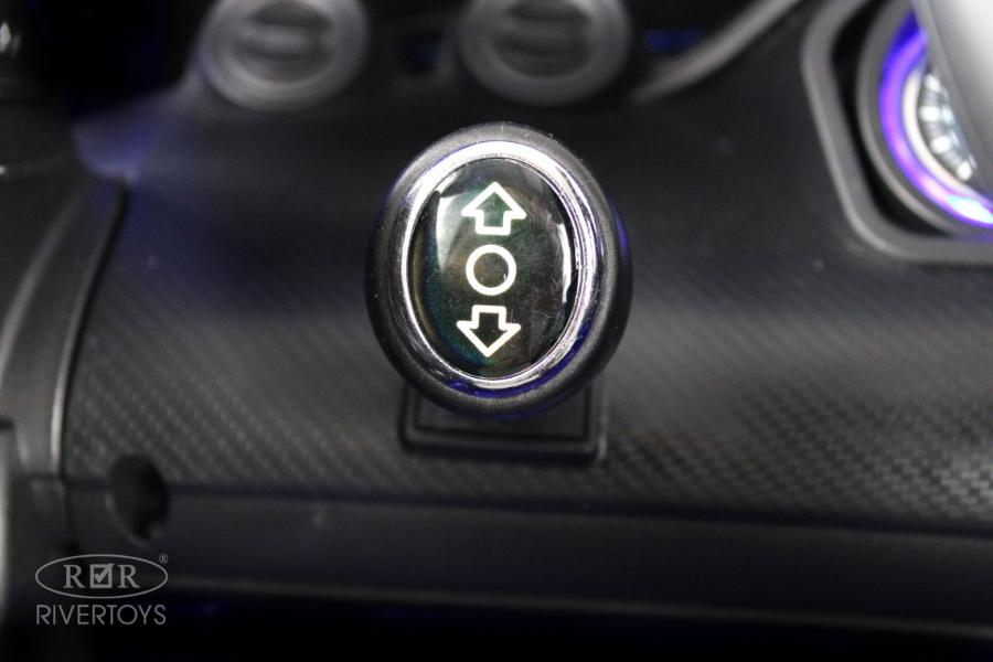 Детский электромобиль RiverToys М444БХ черный глянец