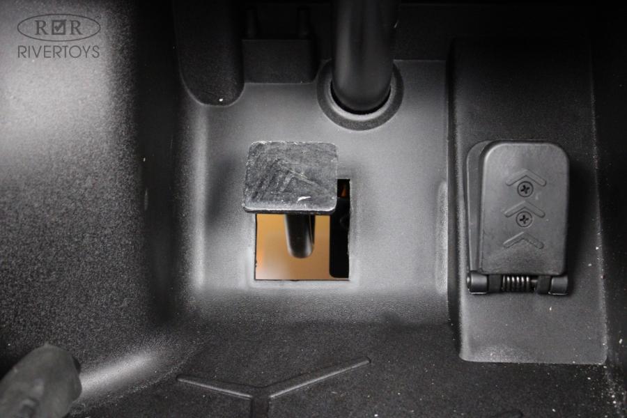 Детский электромобиль RiverToys Lamborghini Aventador SV (M777MM) желтый