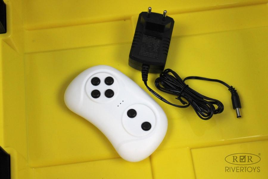 Детский электромобиль RiverToys O555OO жёлтый