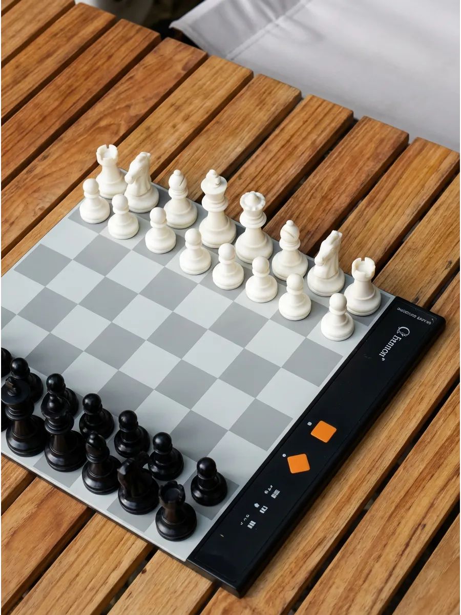 Шахматы Chessnut GO Grey с искусственным интеллектом