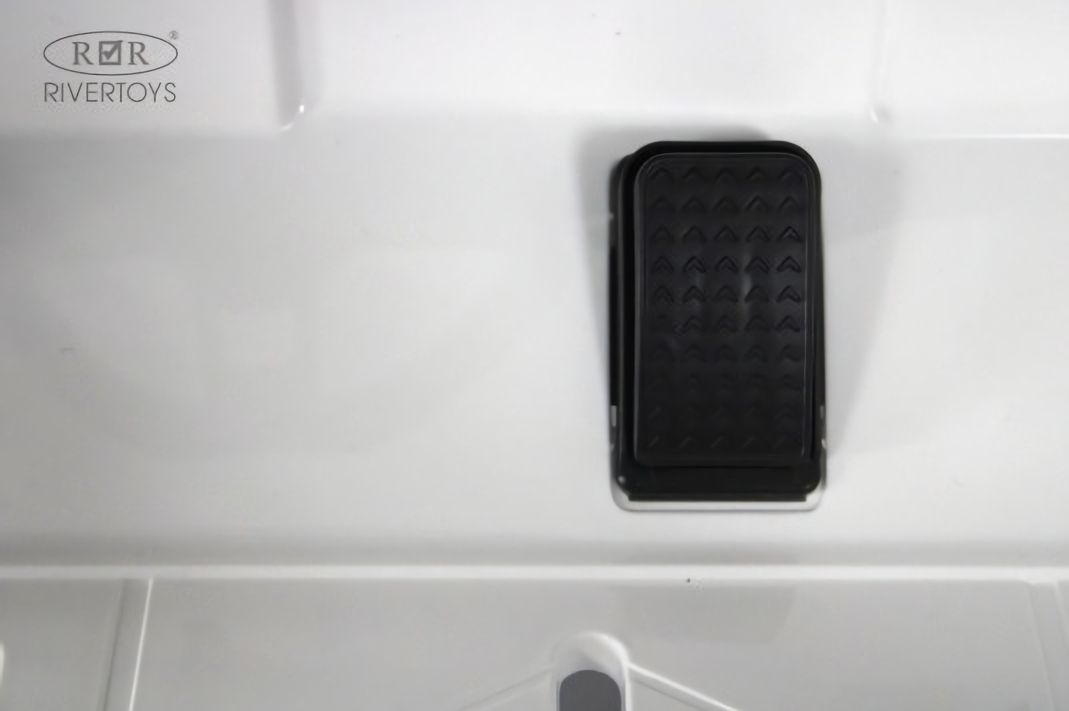 Детский электромобиль Jeep A222AA белый