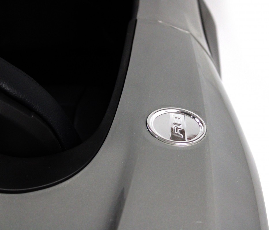 Детский электромобиль RiverToys AUDI R8 (M333MM) серый