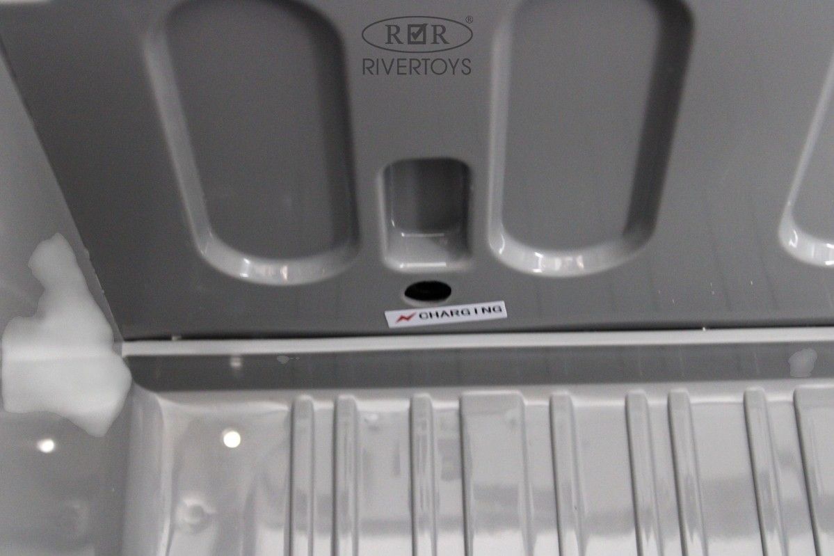Детский электромобиль RiverToys (G444GG-GREY) серый