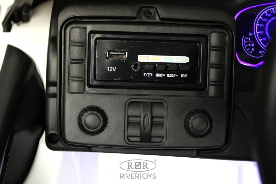 Детский электромобиль RiverToys BMW M5 Competition (A555MP) белый