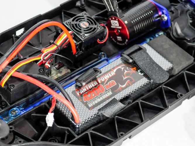 Радиоуправляемая трагги Remo Hobby EVO-R Brushless (зеленая) 4WD 2.4G 1/8 RTR (E666-003)