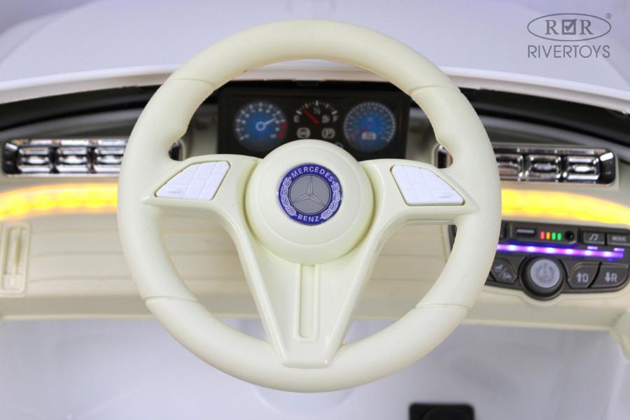 Детский электромобиль RiverToys М333БХ 4WD белый