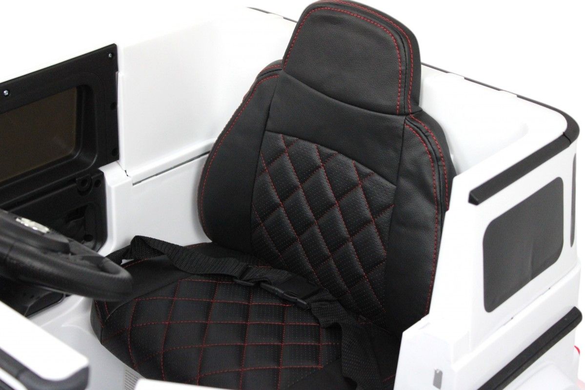 Детский электромобиль RiverToys Mercedes-Benz G63 4WD (Mercedes-AMG-G63-4WD-K999KK-WHITE) белый