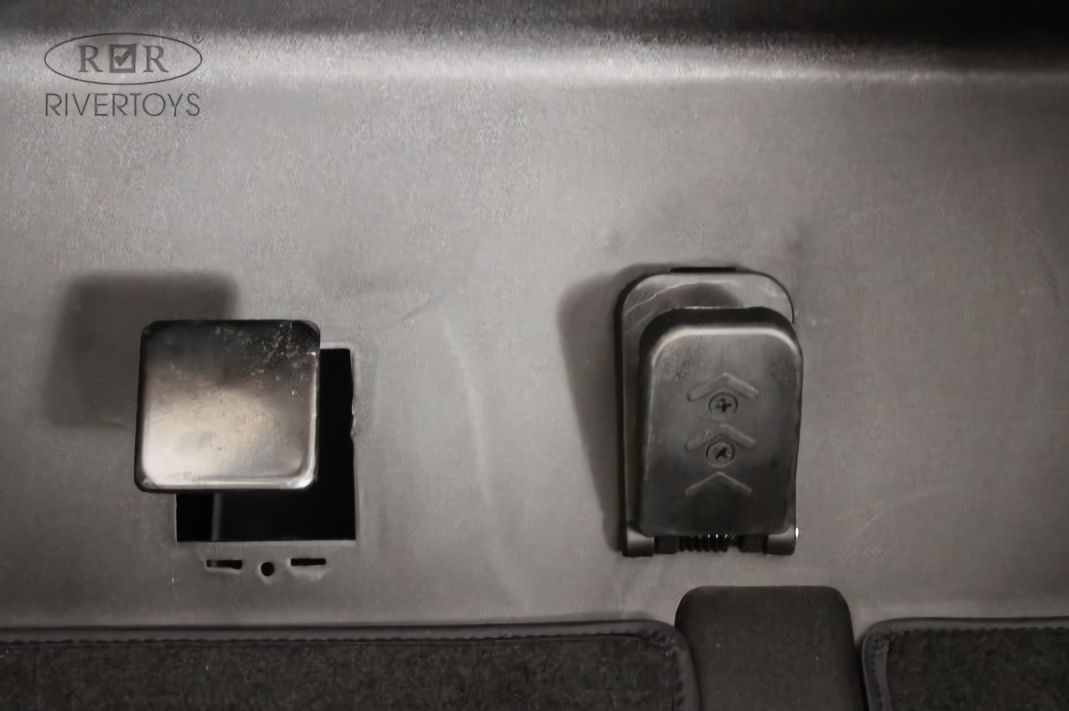 Детский электромобиль Mercedes-Maybach G650 Landaulet (M999MM) серый