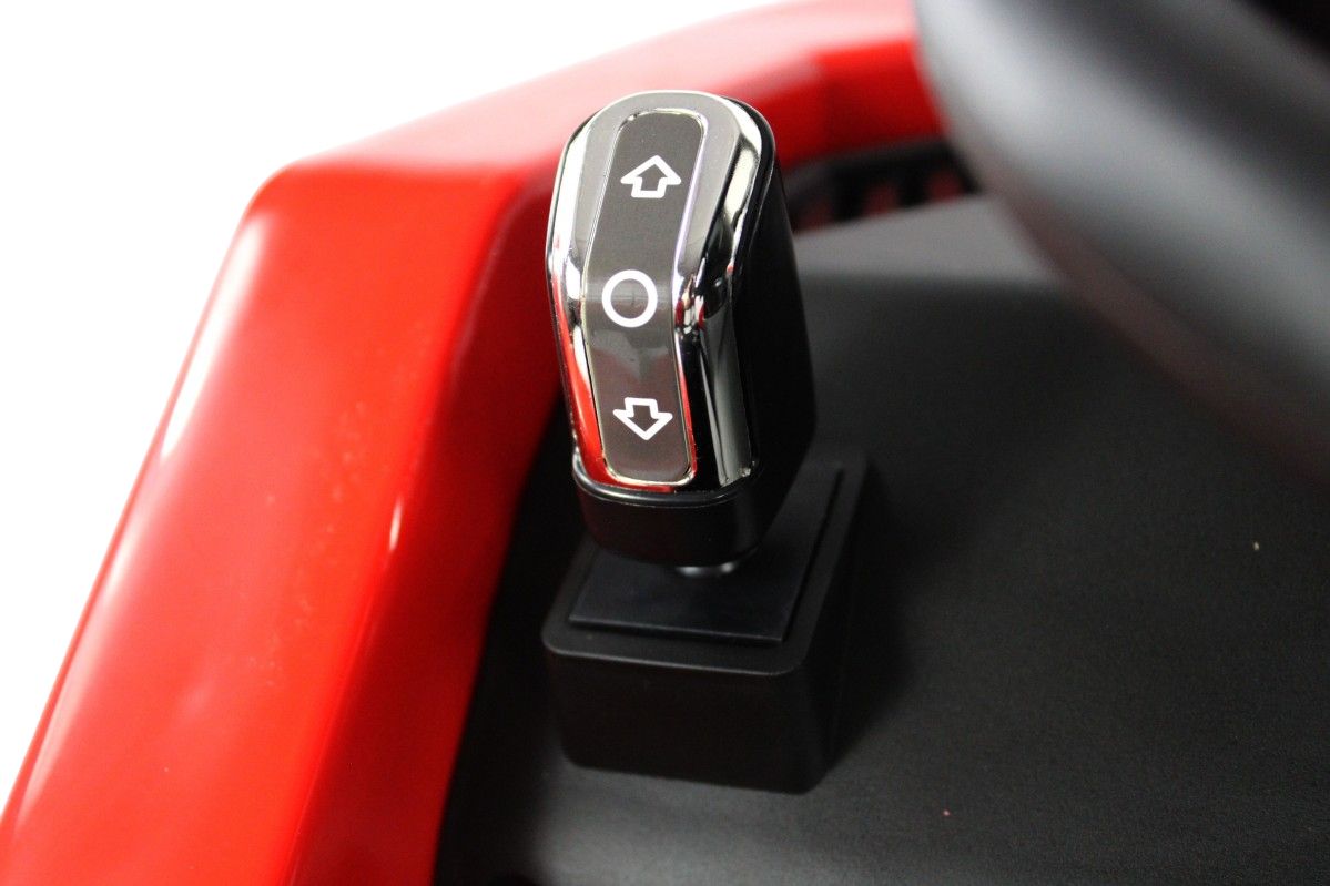 Детский электромобиль RiverToys K111AM красный