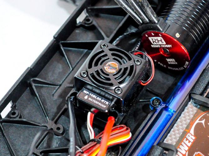 Радиоуправляемая трагги Remo Hobby EVO-R Brushless (зеленая) 4WD 2.4G 1/8 RTR (E666-003)