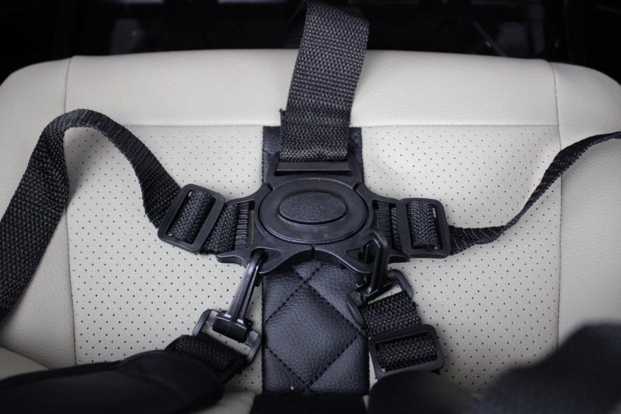 Детский электромобиль RiverToys BMW M5 Competition (A555MP) черный