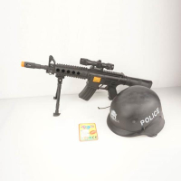 Набор оружия (автомат-трещетка + каска), D656-H41395
